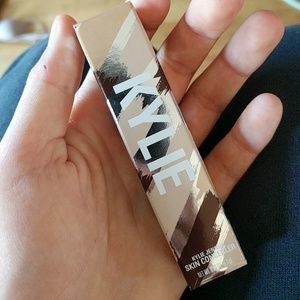 Kylie Cosmetics Concealer in Pinenut